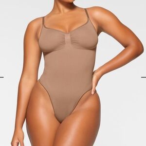 NWNT SKIMS THONG BODYSUIT SHAPEWEAR IN SIENNA SIZE L